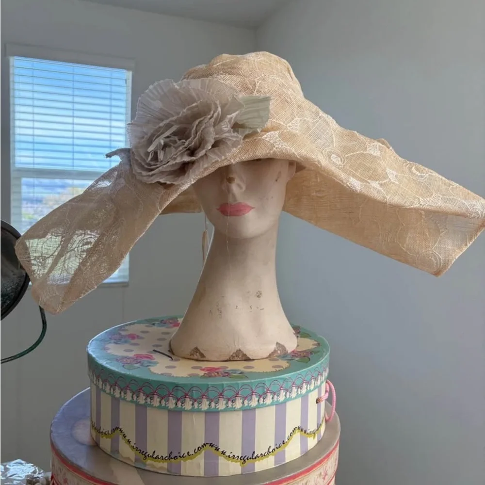 Grevi Natural Beige Wide-Brim Decorative Hat